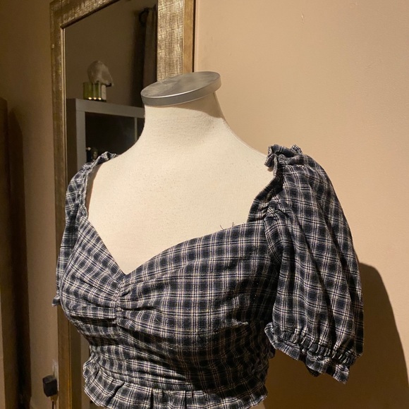 Flannel fabric crop top - Picture 3 of 5